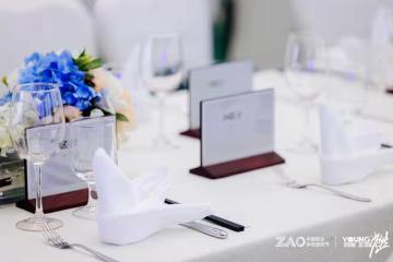 YalaTech スマート テーブル サイネージが中国ビジネス エクスペリエンス メーカー フェスティバルを後援